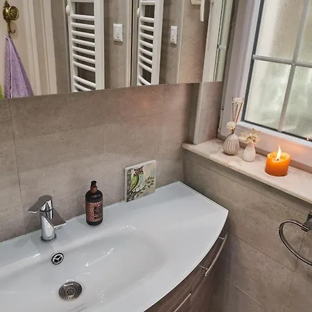 Hidden Gem Bed & Breakfast